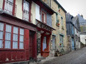 Vitré - La calle de abajo (casas de entramado de madera fachadas)