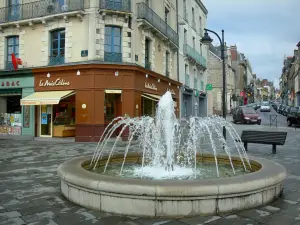 Vitré - Fuente (chorro de agua), tiendas y edificios en la ciudad