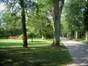 Vittel - Parco termale con alberi e strada privata