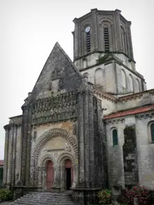 Vouvant - Romanesque church