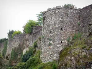 Vouvant - Las paredes de la aldea