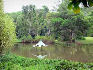 Wassergarten von Blonzac - See umgeben von Grün