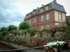 Wissembourg - Ponte di fiori, rose da giardino, alberi e resti