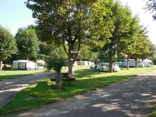Camping des iles - Camping - Vacances & week-end à Saint-Julien-du-Sault