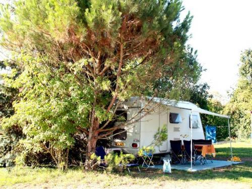 Camping La Renouillère - Emplacement Caravane