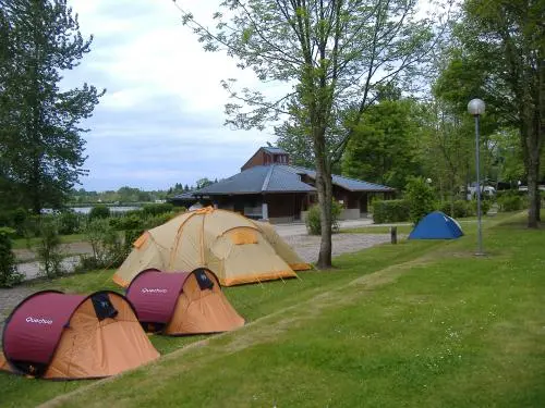 Camping 'Des Saints Pères' - Campingplatz - Urlaub & Wochenende in Saint-Evroult-Notre-Dame-du-Bois