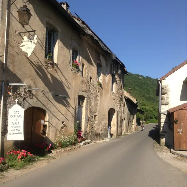 Pfarramt St. John - Gästezimmer - Urlaub & Wochenende in Baume-les-Messieurs