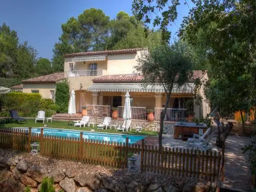 Villa du Bois Doré à Valbonne 6 + 2enfant - Ferienunterkunft - Urlaub & Wochenende in Valbonne