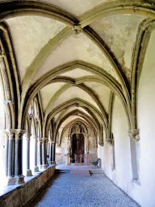 Promenade van het klooster van de voormalige abdij van Abondance (© JE)