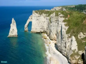 Etretat - The large needle and the first arch (© JE )