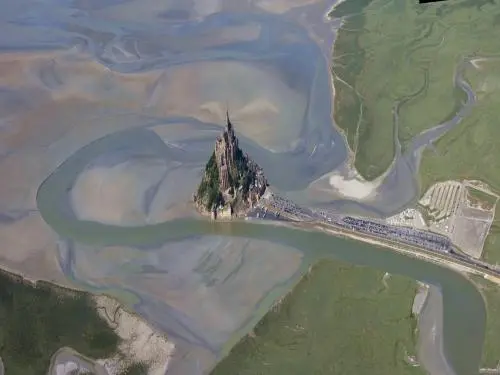 La baie du Mont-Saint-Michel - Vue aérienne du Mont-Saint-Michel