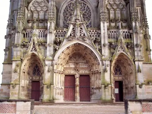 Detalle del pórtico de la basílica (© Jean Espirat)