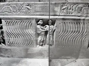 Sarcophage de sainte Marcelle, dans la crypte (© J.E)