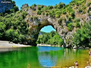 Pont d'Arc (© Jean Espirat)