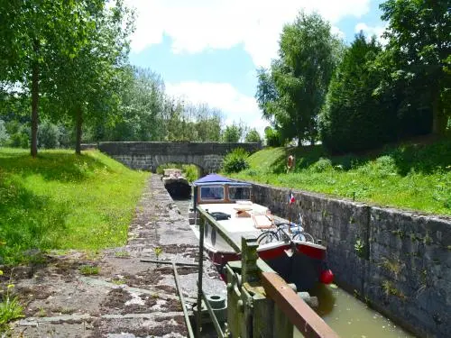 Le canal du Nivernais - Écluse de garde de Coeuillon