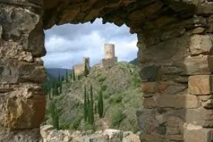 castillos Lastours en un bello entorno