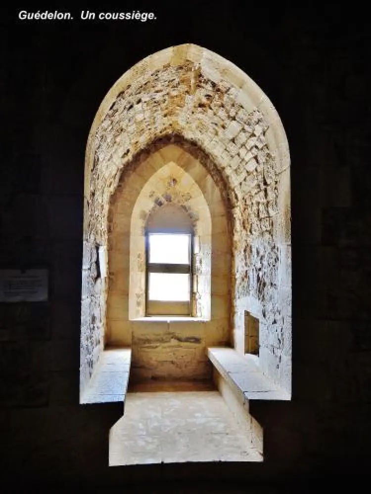 Le chantier médiéval de Guédelon - Un coussiège (© Jean Espirat)