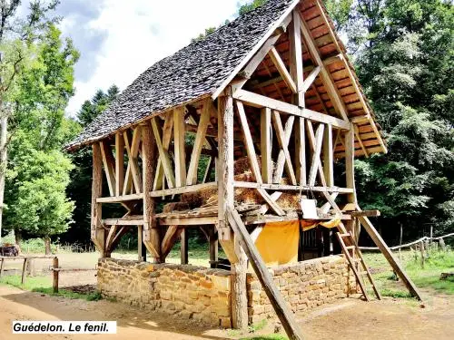 Le chantier médiéval de Guédelon - Le fenil (© Jean Espirat)