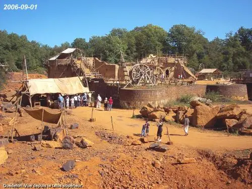 Le chantier médiéval de Guédelon - Guédelon en 2006 (© J.E)