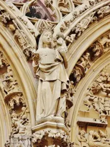 Vierge du tympan ouest (© Jean Espirat)
