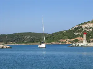 A Macinaggio, continue on foot by the coastal path