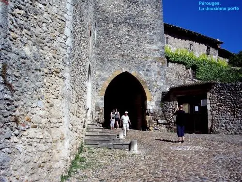 La Dombes - Pérouges - Deuxième porte (© Jean Espirat)