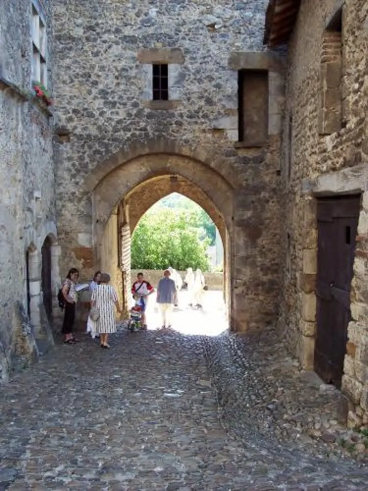 La Dombes - Pérouges - Porte d'En-Bas (© Jean Espirat)