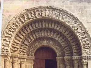 L'église Saint-Pierre - Le portail sud