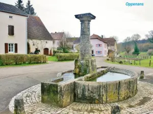 Oppenans - Fontaine - lavaggio ( © Jean Espirat )