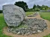 Base del gran menhir roto (© Jean Espirat)