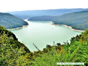 Panorama sur le lac, depuis un belvédère Est (© Jean Espirat)