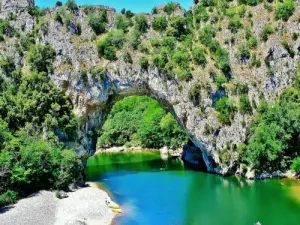 Pont d'Arc (© Jean Espirat)