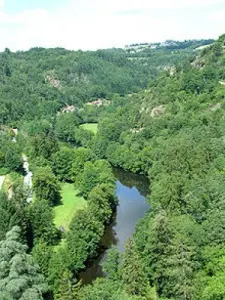 A valle Sioule di Châteauneuf-les-Bains