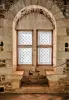Die mittelalterliche Baustelle von Guédelon - Fenster mit Kissen – 2023 (© JE)