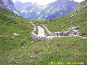 GR 55, au-dessus du refuge des Barmettes - Pralognan (© Jean Espirat)