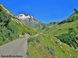Les Chapieux - Route de Ville des Glaciers - TMB (© Jean Espirat)
