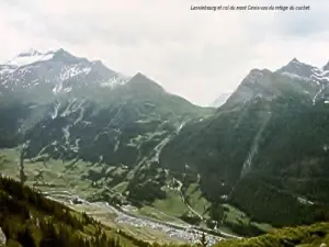 Lanslebourg et col du Mont-Cenis vus du refuge du Cuchet (© Jean Espirat)