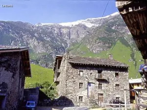 Glacier de la Gurra et la grande cascade (© Jean Espirat)