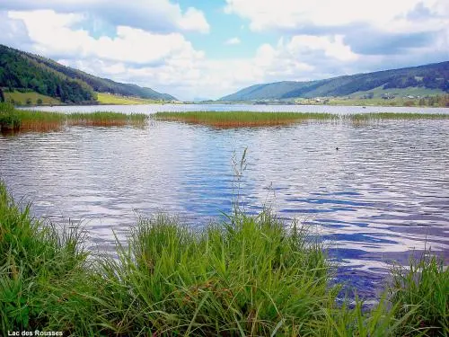 Le Parc Naturel Régional du Haut-Jura - Lac des Rousses vu de la rive Sud (© Jean Espirat)