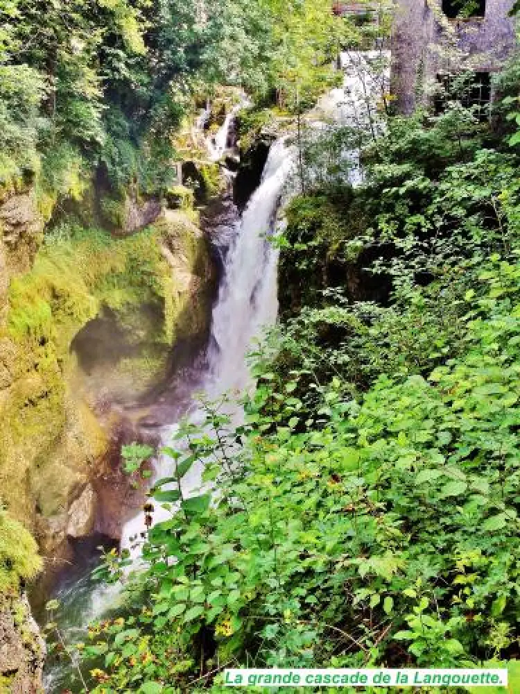 Le Parc Naturel Régional du Haut-Jura - Grande cascade de la Langouette (© Jean Espirat)