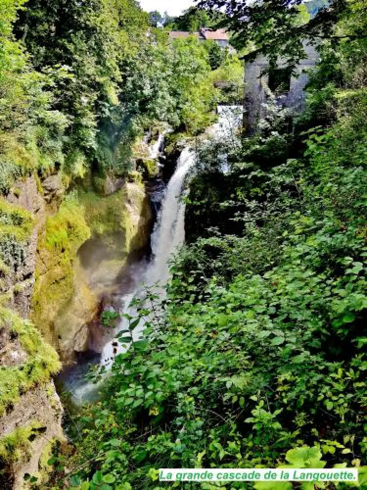 Le Parc Naturel Régional du Haut-Jura - Grande cascade de la Langouette (© Jean Espirat)