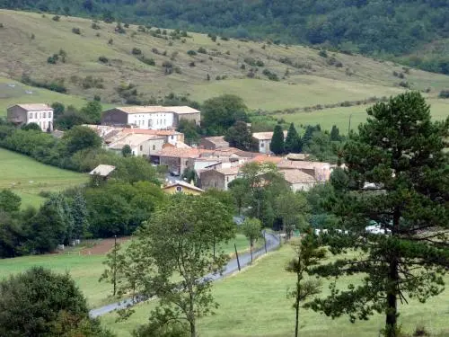 Les Merveilles du Pays Cathare - Randonnées & promenades à Verzeille