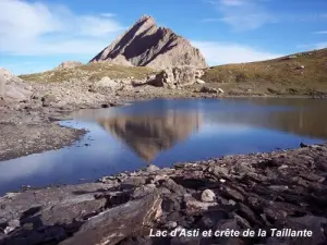 Ristolas - Lac d'Asti et crête de la Taillante (© J.E)