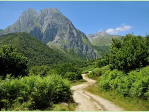 Accous Tourism, Holidays & Weekends