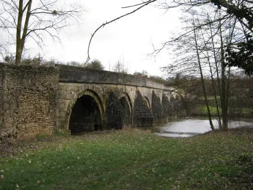 Pont du Vernay Monument à Airvault
