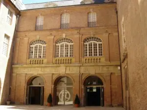 Entrance to the museum Toulouse-Lautrec (© OT Albi)