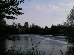 La chute d'eau au niveau de l'ancien moulin