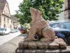 Andlau - Statue de l'ours, près de l'église (© J.E)