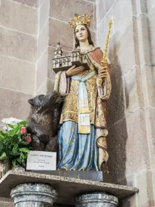 Statue von St. Richarde, in der Kirche (© J.E)