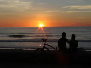 Coucher de soleil sur la plage à Anglet